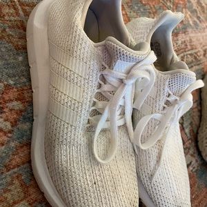 Adidas cloud foam sneakers womens 7.5